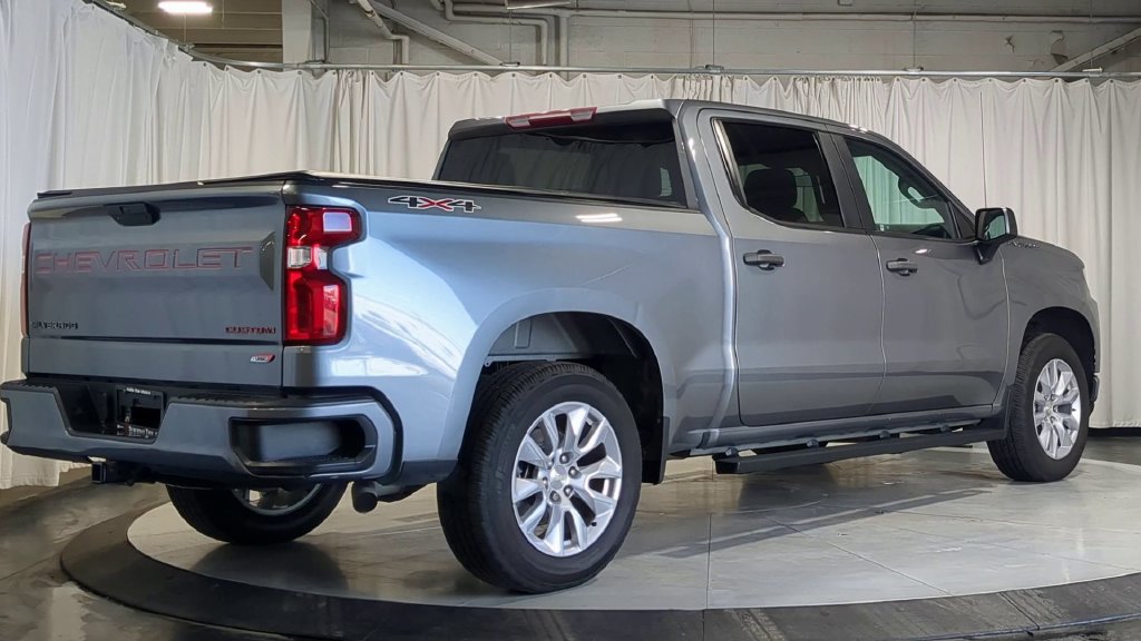 Used 2021 Chevrolet Silverado 1500 Custom w/ Safety Confidence Package AWD/4WD image 10