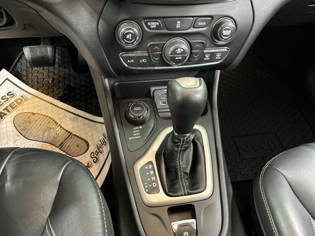 Used 2016 Jeep Cherokee Limited AWD/4WD image 18