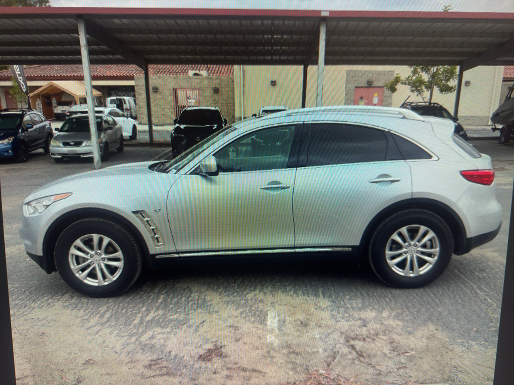 Used 2017 INFINITI QX70 2WD w/ Premium Package image 2