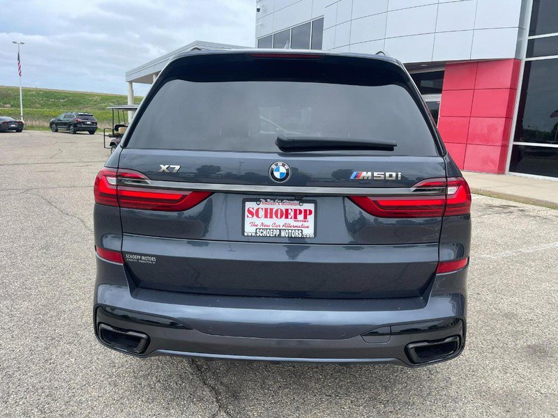 Used 2022 BMW X7 M50i w/ Luxury Seating Package image 4