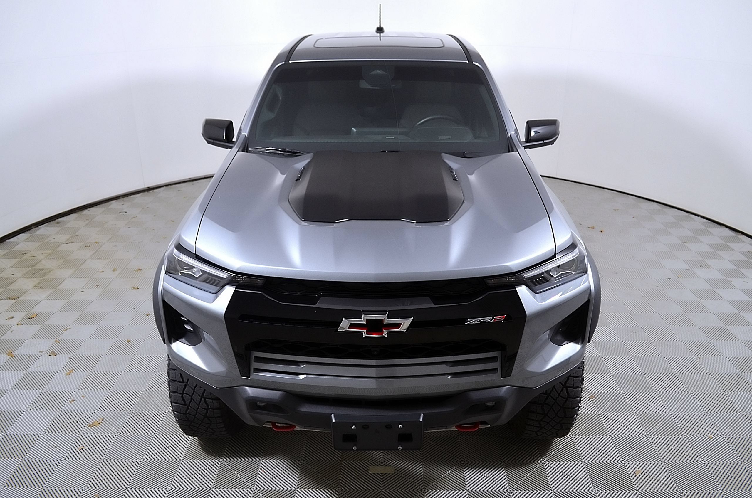 Used 2025 Chevrolet Colorado ZR2 w/ Technology Package AWD/4WD image 4