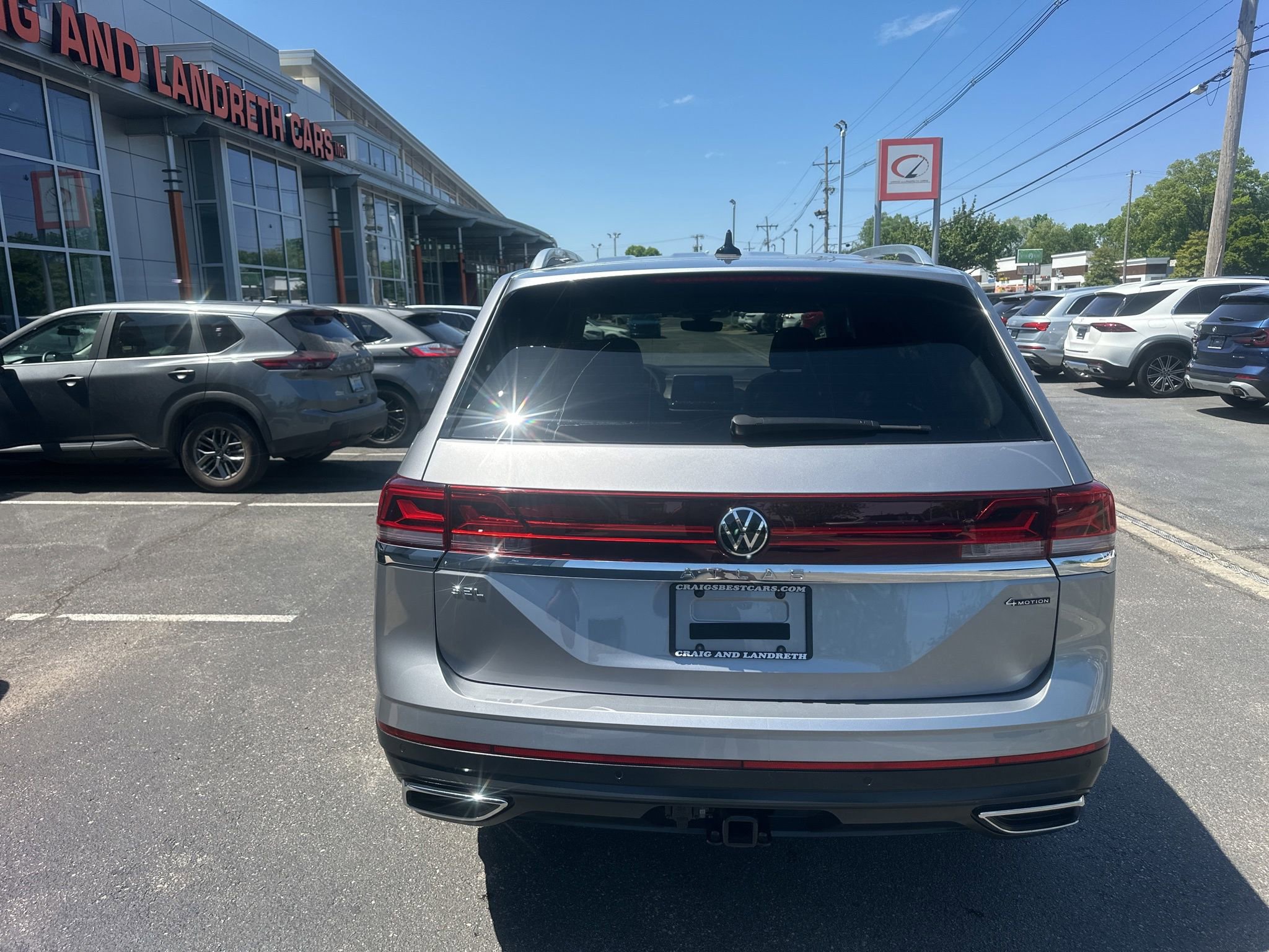 Used 2024 Volkswagen Atlas SEL AWD/4WD image 6