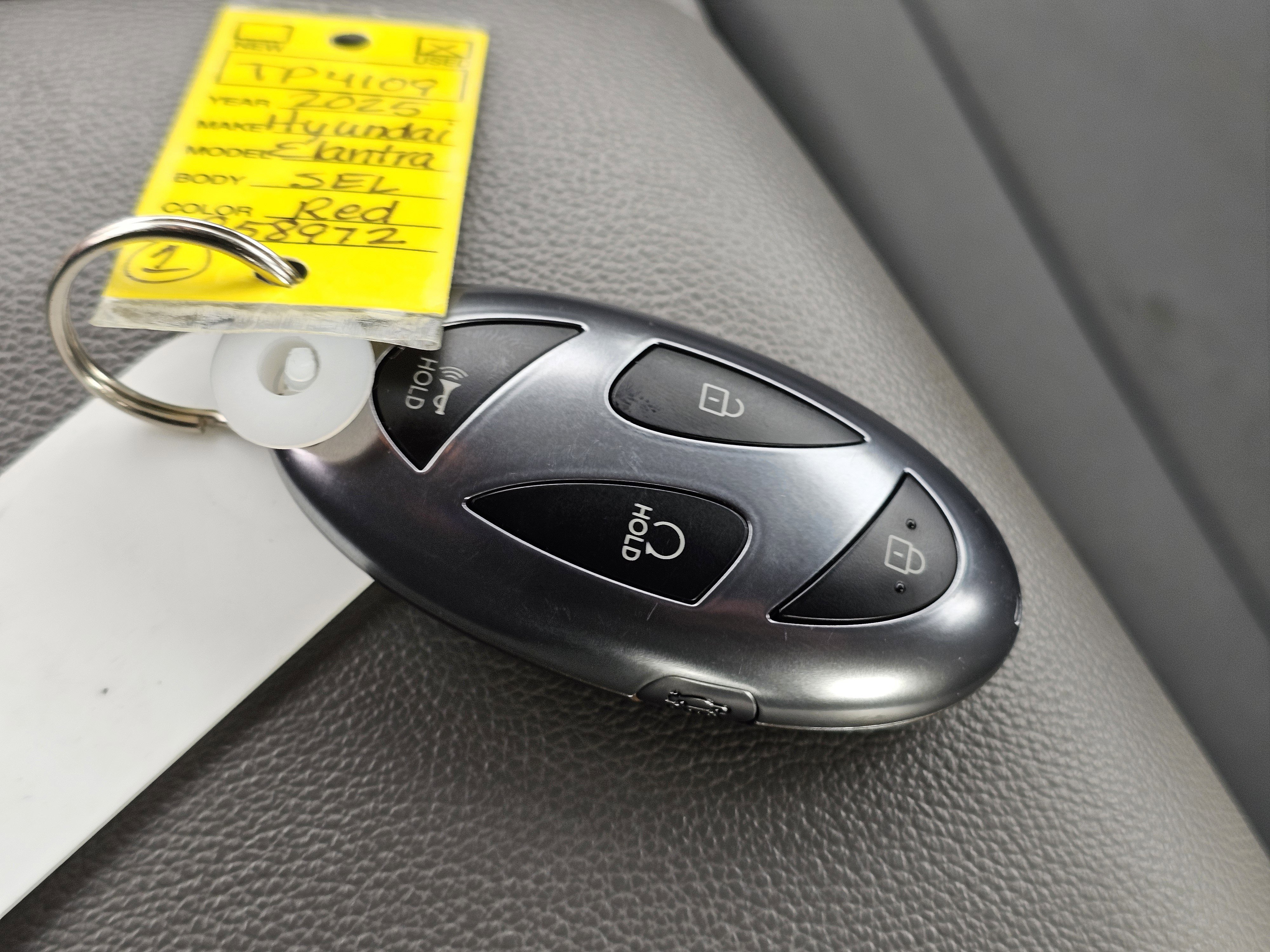 Used 2025 Hyundai Elantra SEL image 29