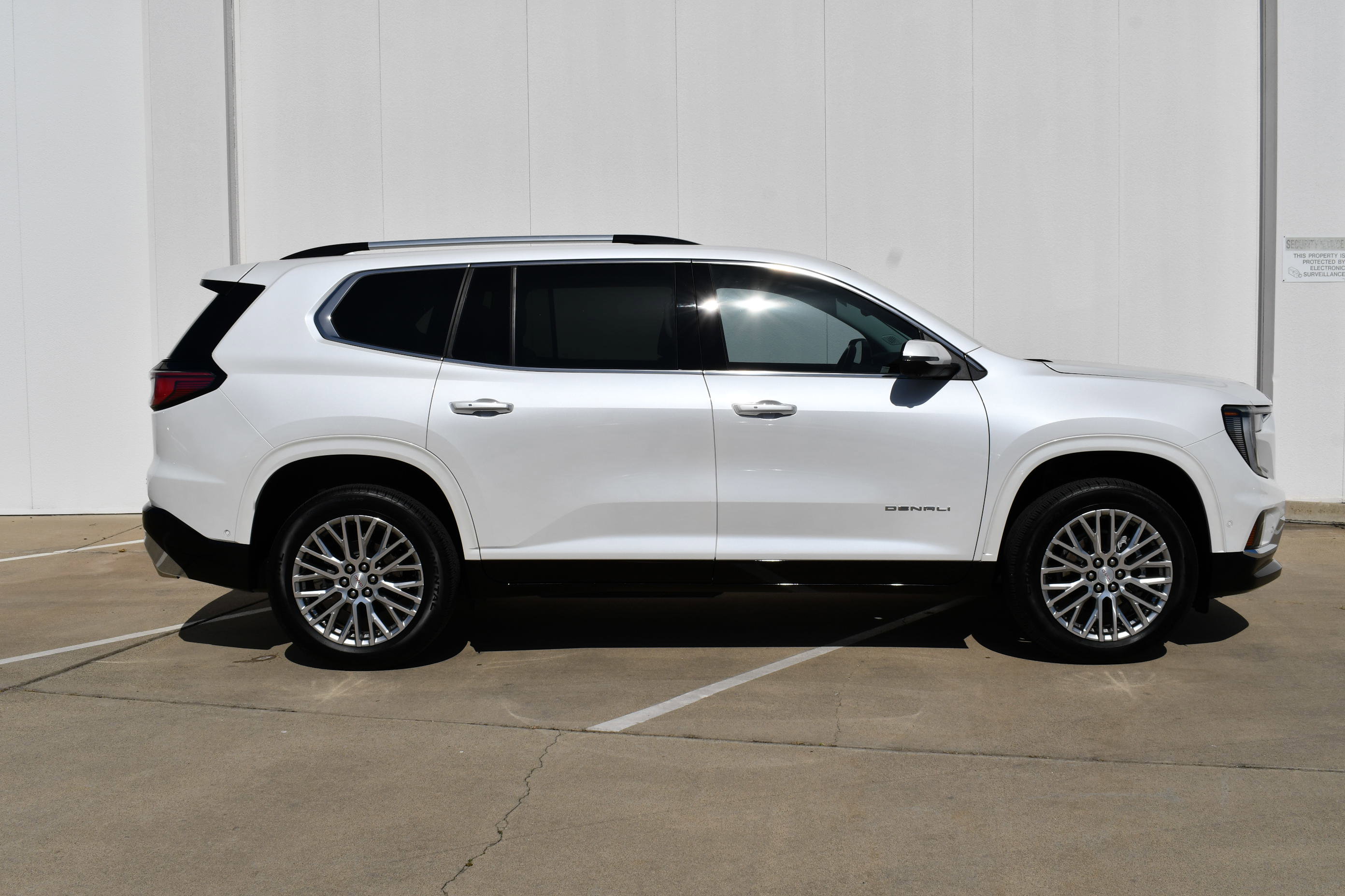 Used 2024 GMC Acadia Denali w/ Super Cruise Package image 4