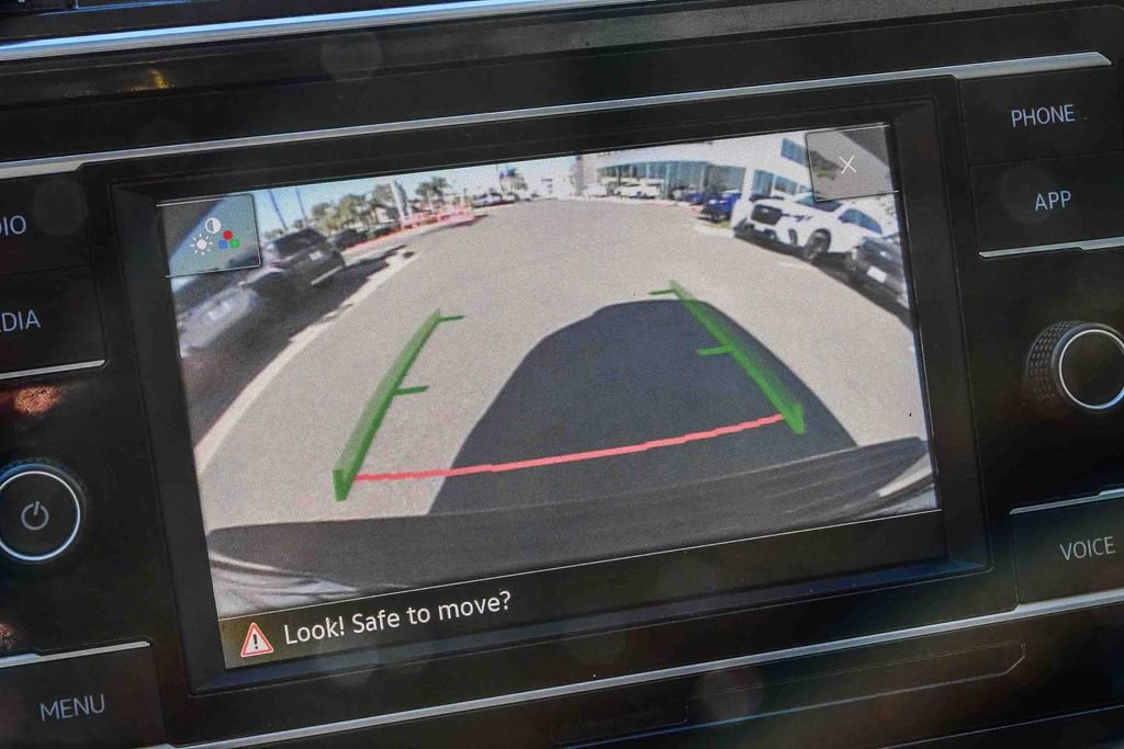 Used 2021 Volkswagen Tiguan S image 28