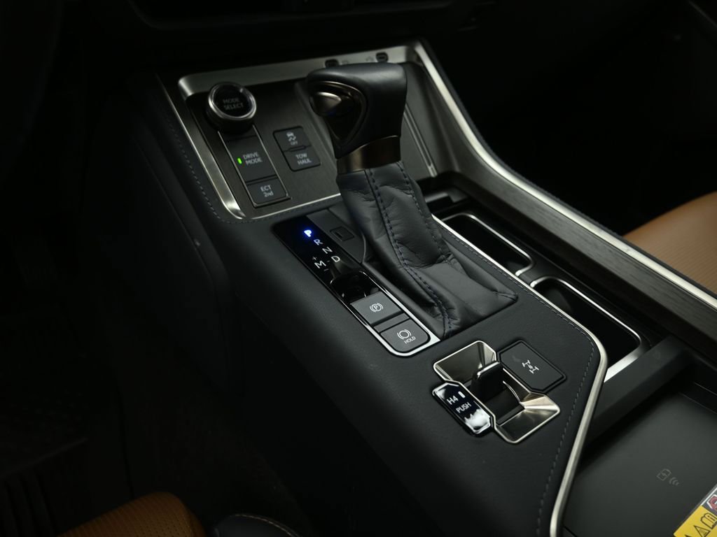 Used 2025 Lexus GX 550 w/ Accessory Package (2T) image 17