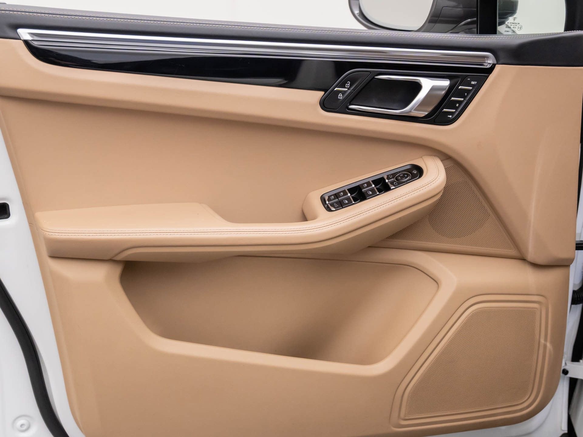 Certified 2023 Porsche Macan Turbo image 12