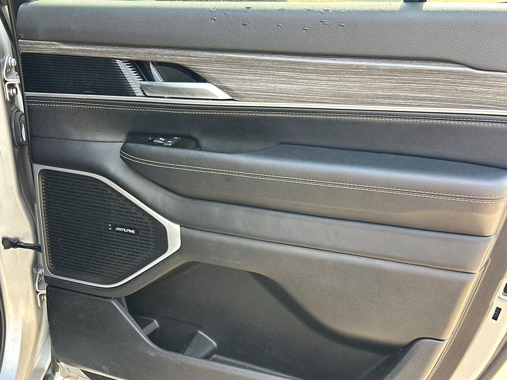 Used 2024 Jeep Wagoneer Series II w/ Flexible Seating Group RWD image 16