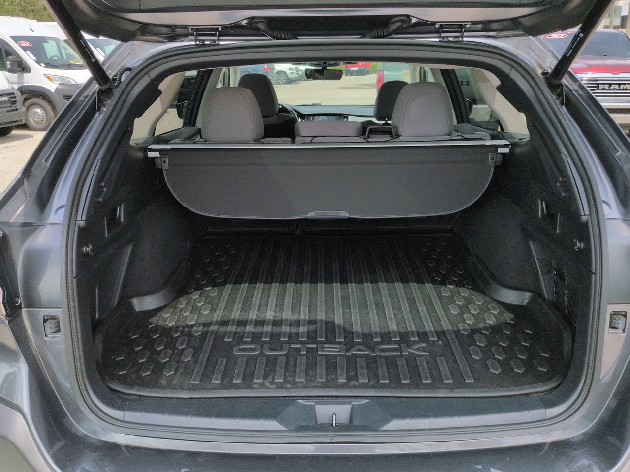 Used 2025 Subaru Outback Premium AWD/4WD image 13