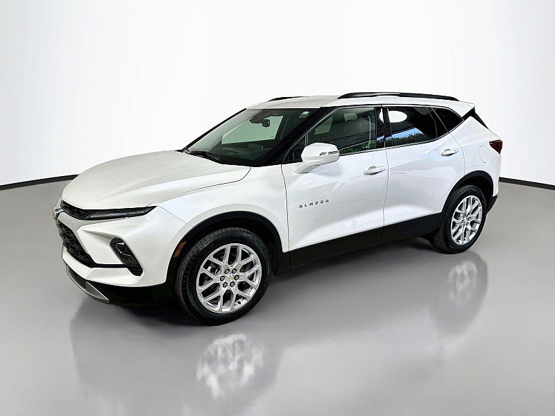 Used 2023 Chevrolet Blazer LT FWD image 3