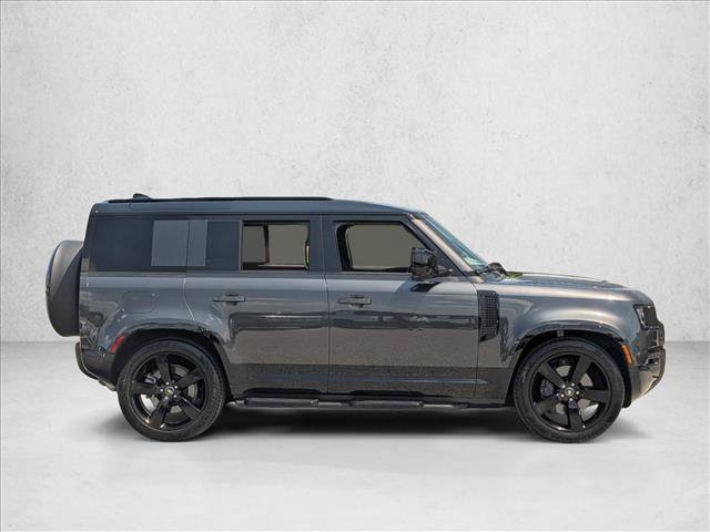 Used 2025 Land Rover Defender 110 X-Dynamic SE AWD/4WD image 4