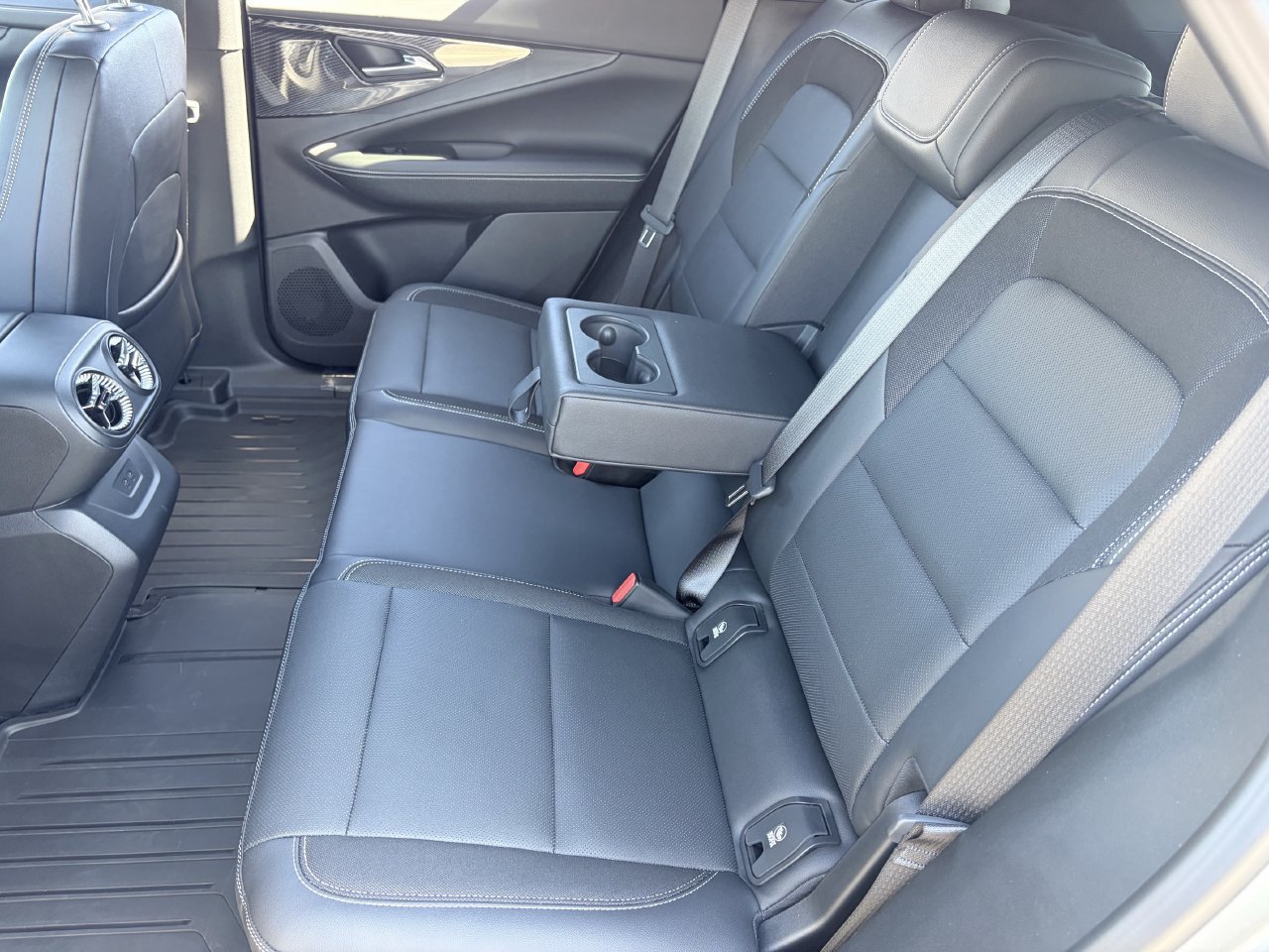 Used 2024 Chevrolet Blazer EV LT AWD/4WD image 17