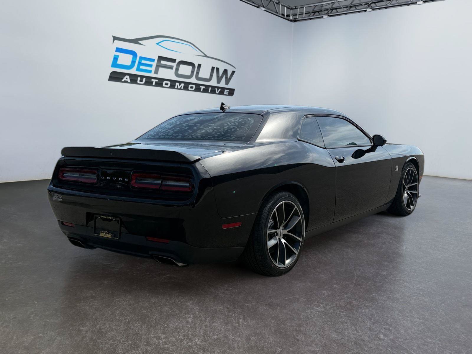 Used 2018 Dodge Challenger R/T Scat Pack w/ Leather Interior Group RWD image 3