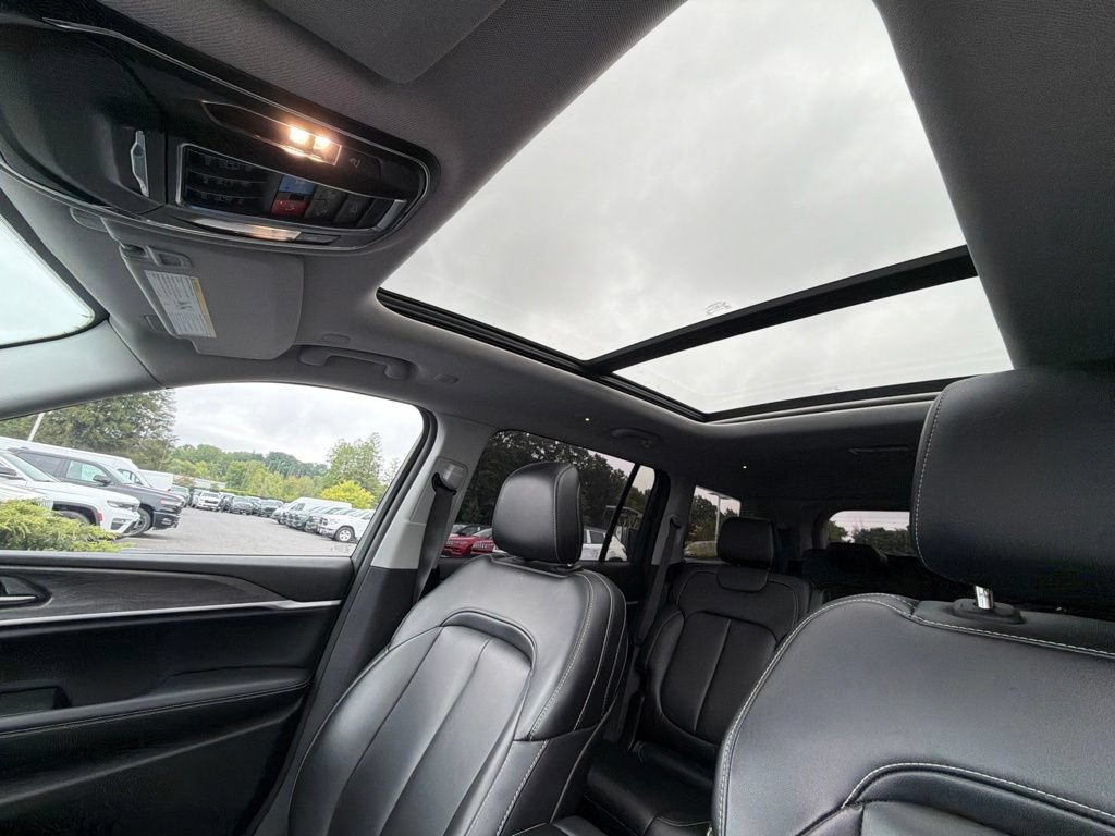 Used 2023 Jeep Grand Cherokee L Limited AWD/4WD image 34