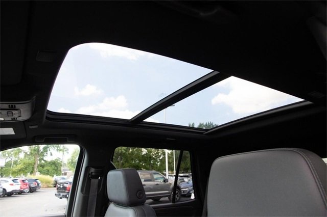 Used 2024 Chevrolet Tahoe Z71 w/ Luxury Package image 11