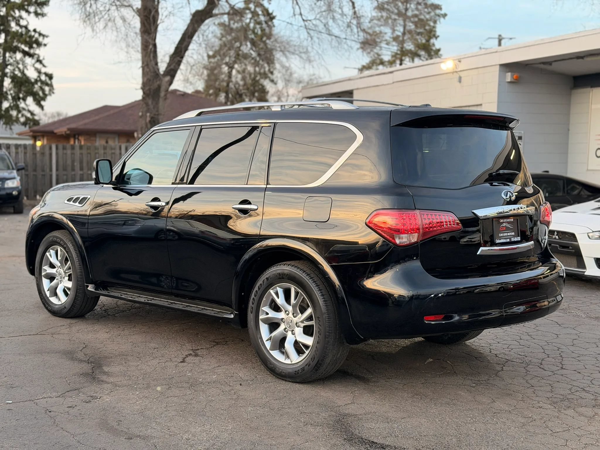 Used 2011 INFINITI QX56 4WD w/ Theater Pkg image 6