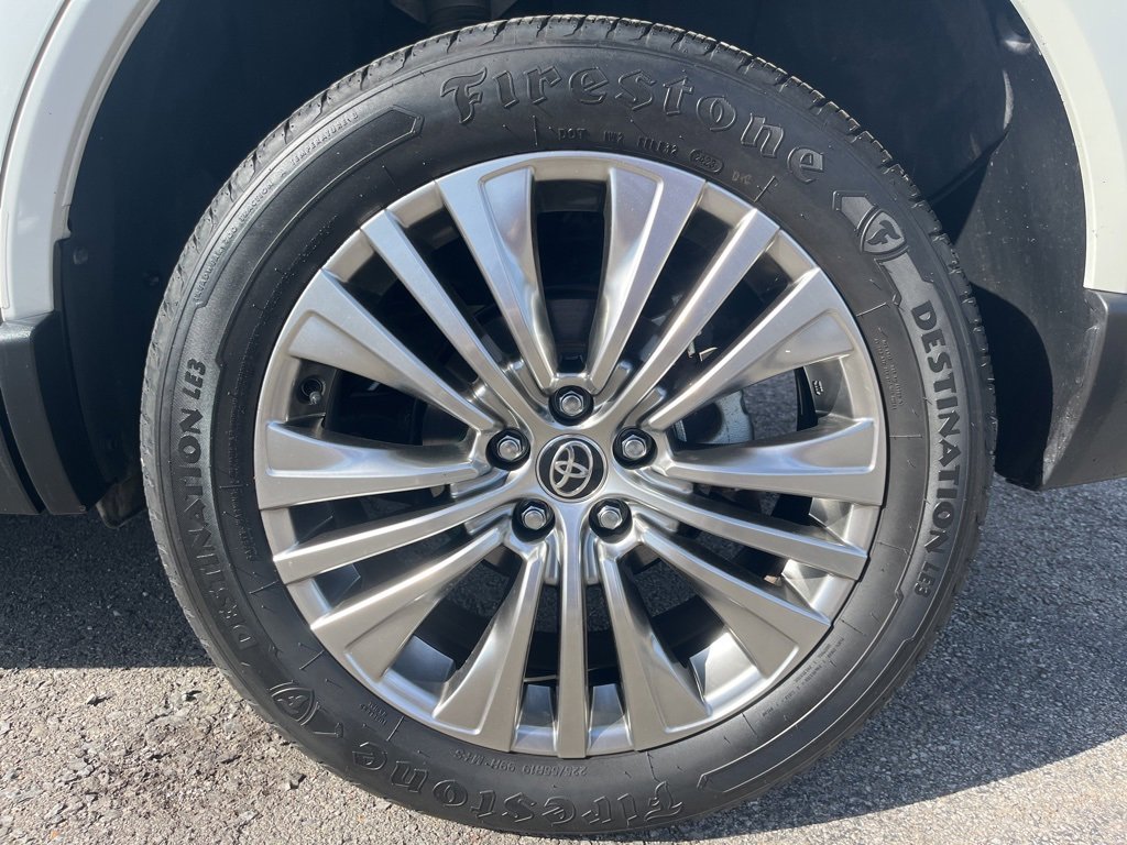 Used 2021 Toyota Venza XLE image 8