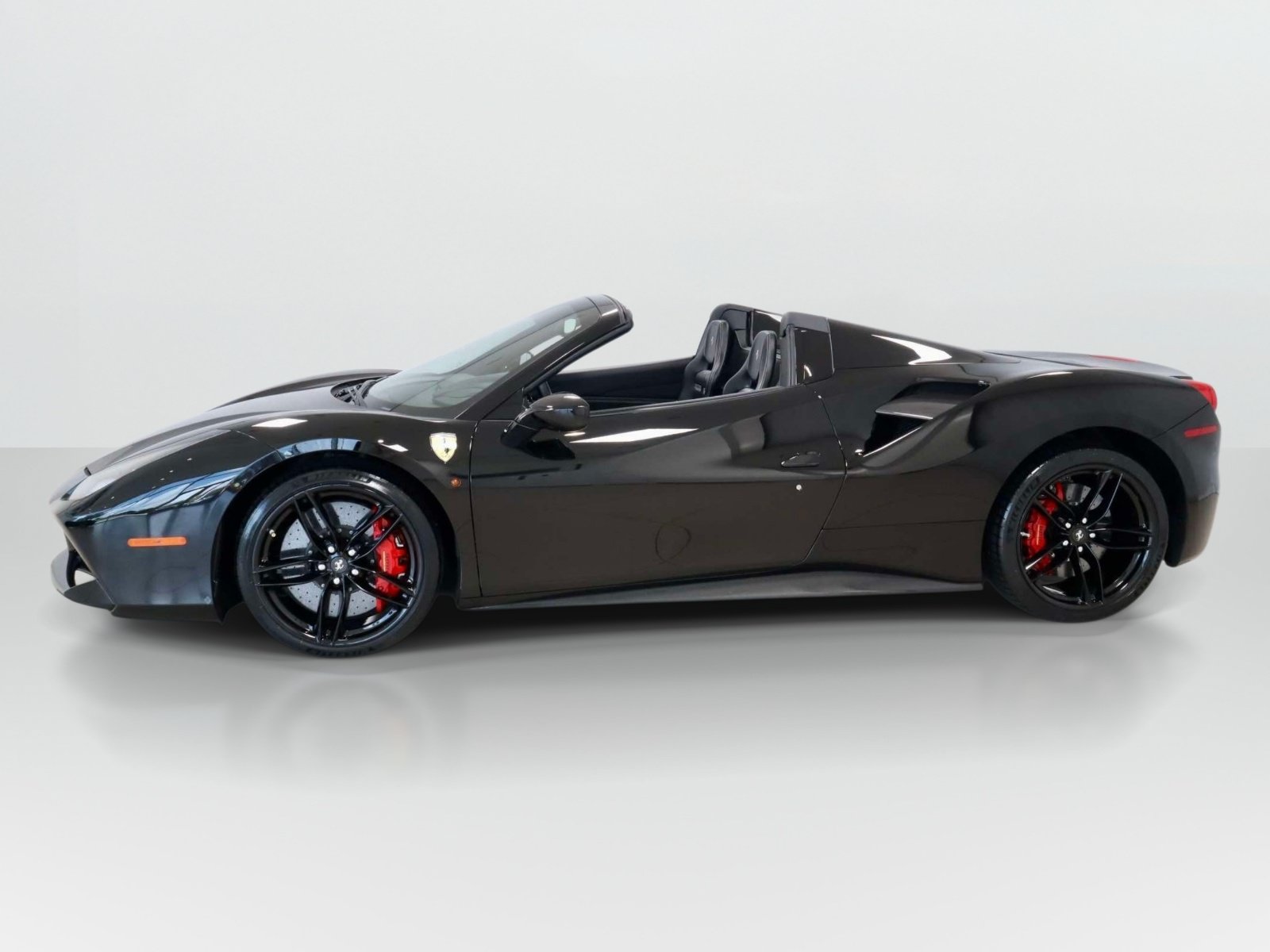 Used 2018 Ferrari 488 Spider RWD image 2