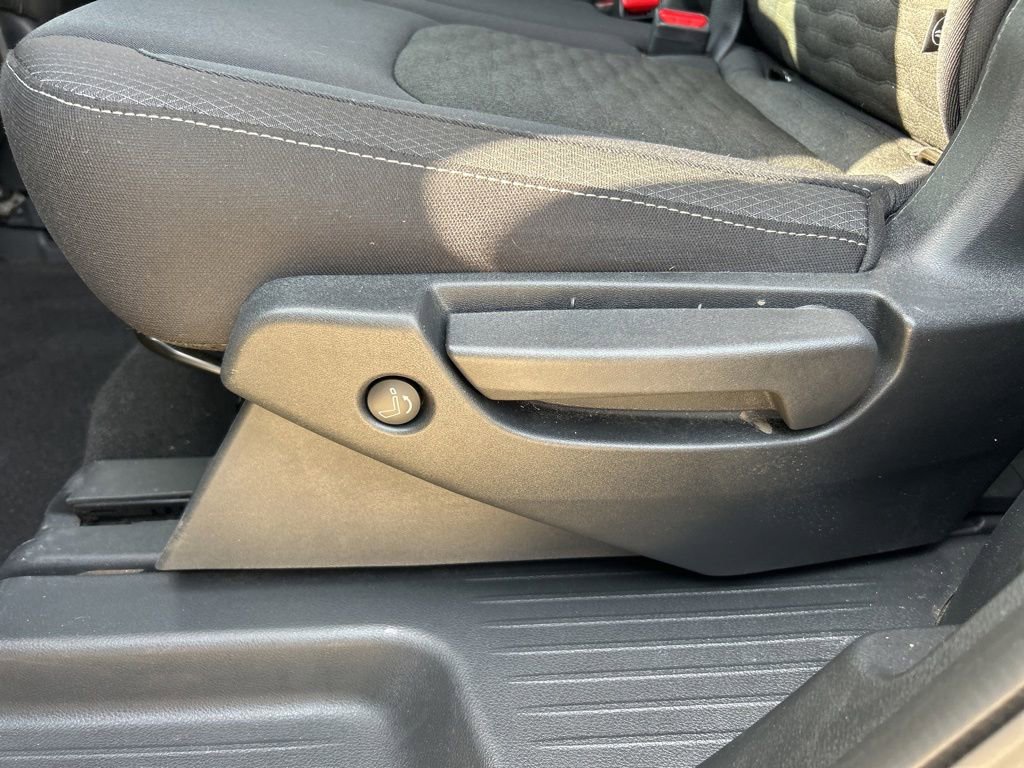 Used 2025 Nissan Pathfinder SV FWD image 11