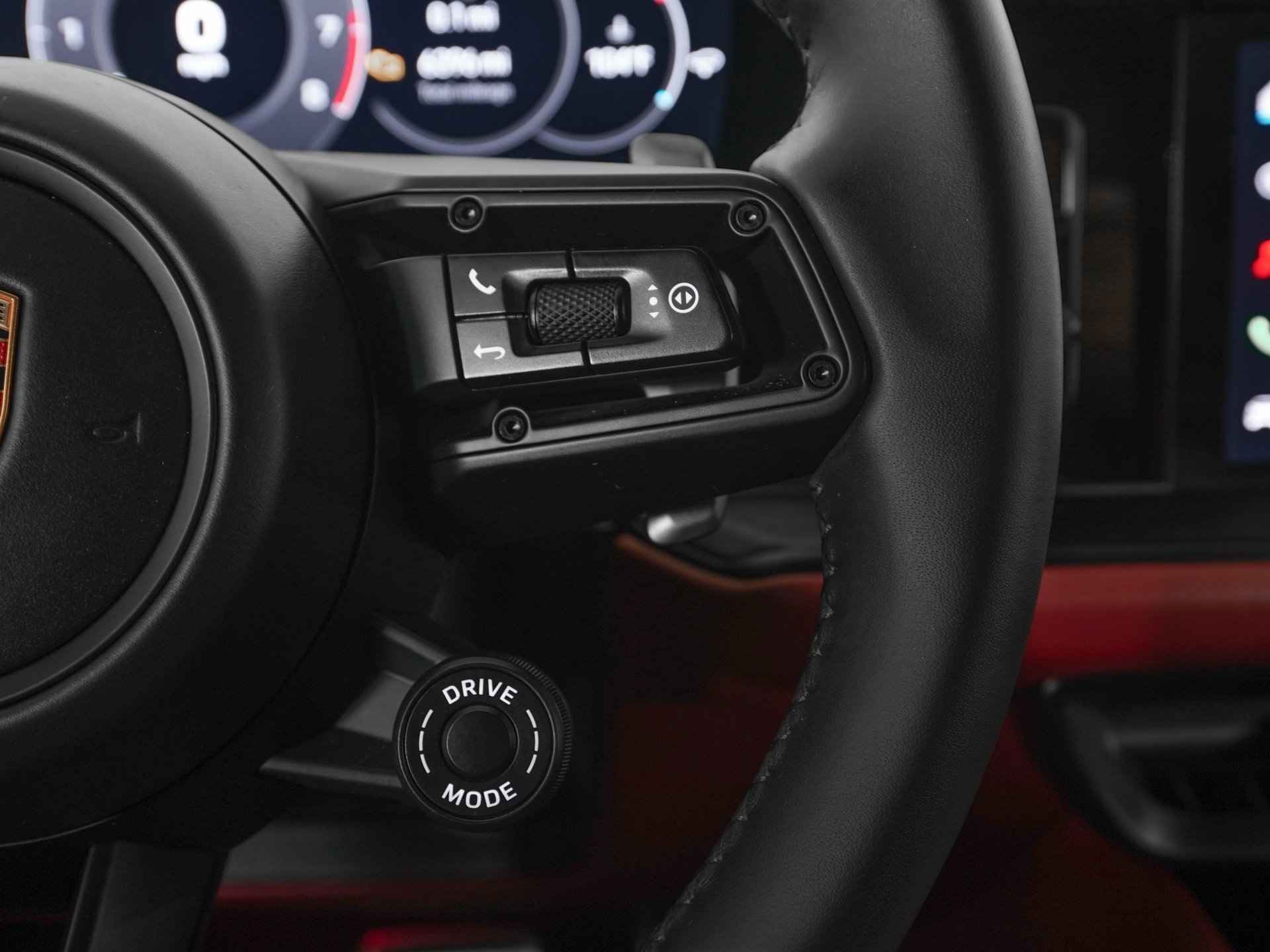 Used 2025 Porsche Cayenne GTS image 21