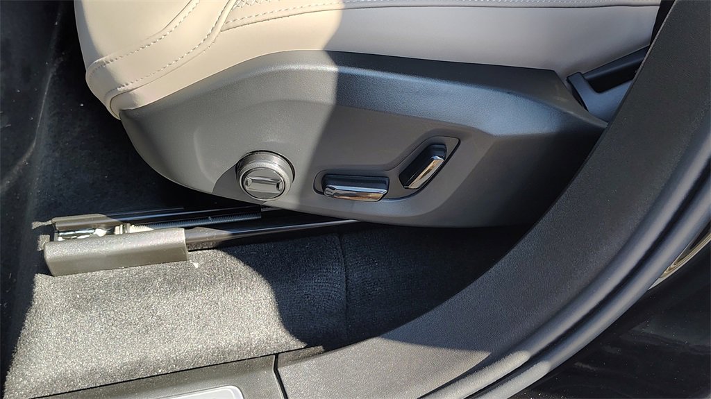 New 2026 Volvo XC90 B6 Core image 9