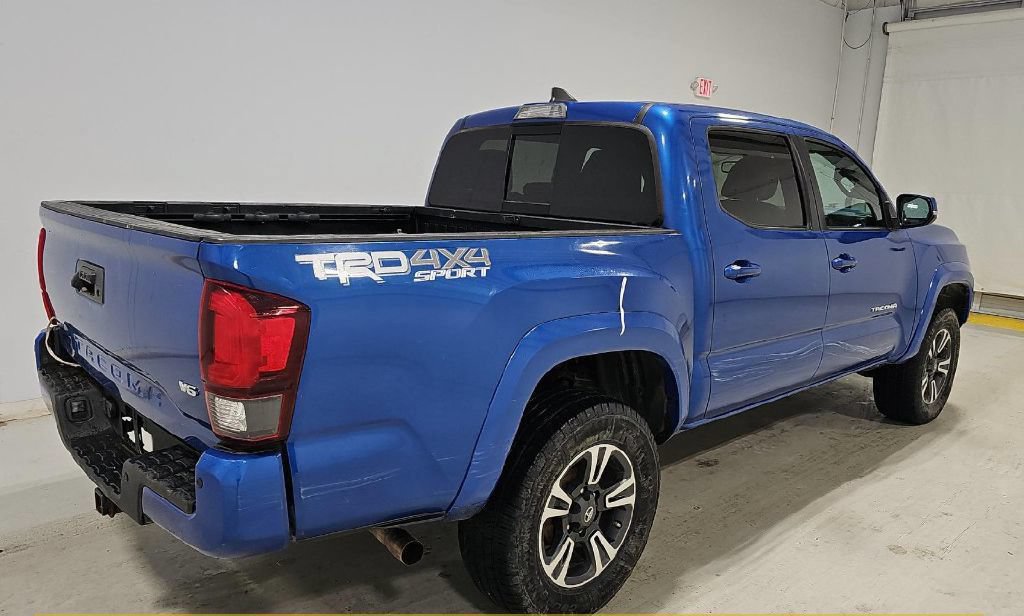 Used 2018 Toyota Tacoma TRD Sport w/ Technology Package AWD/4WD image 3