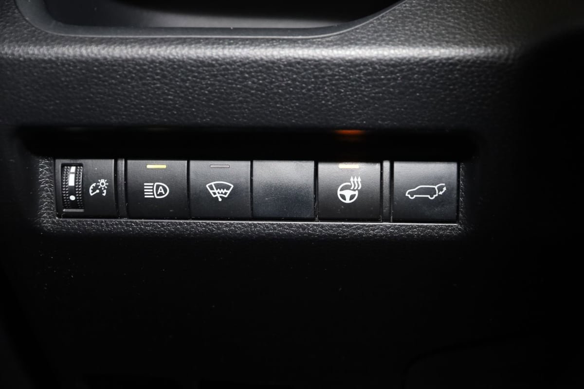 Used 2019 Toyota RAV4 XLE Premium AWD/4WD image 8