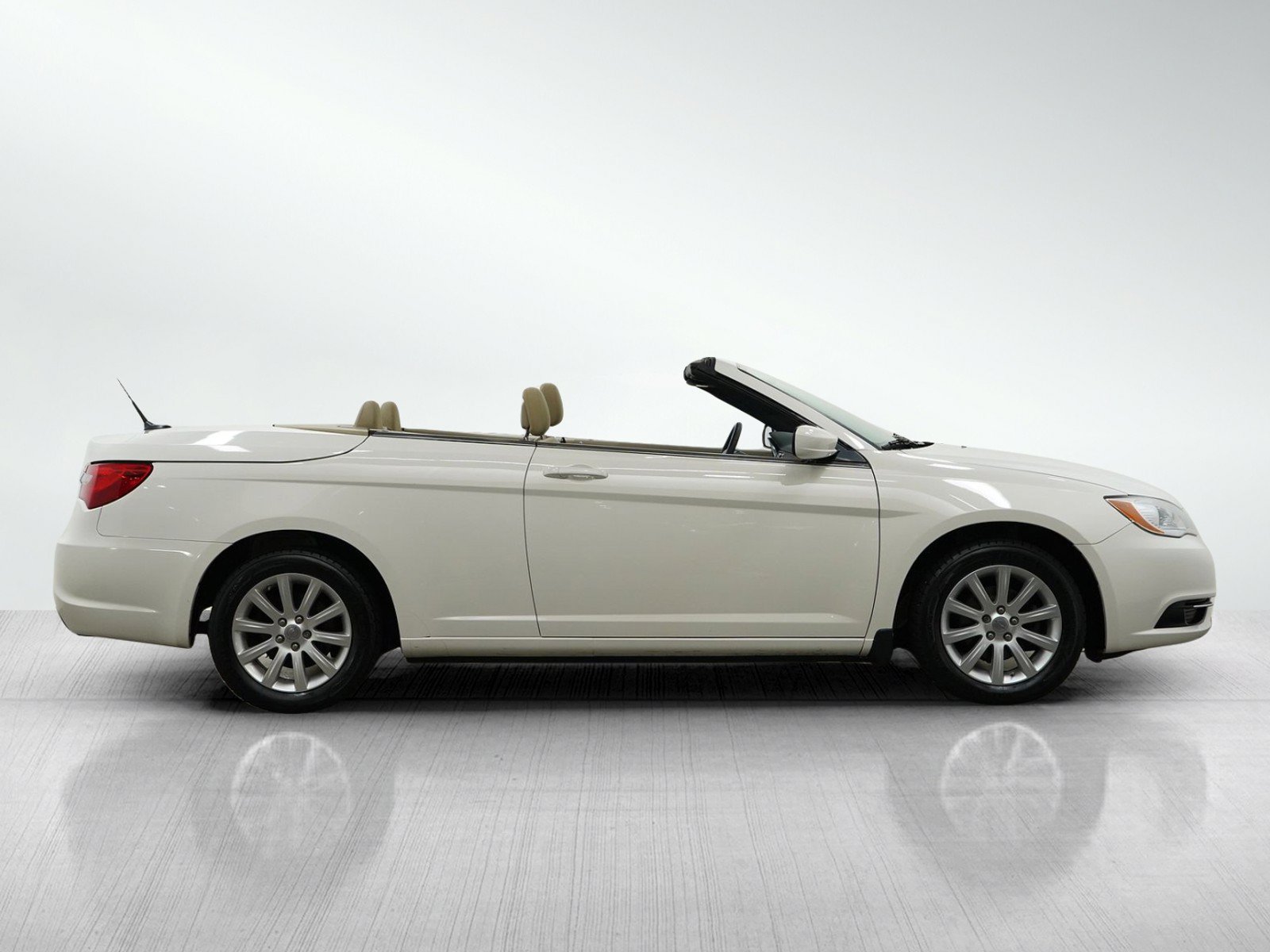 Used 2011 Chrysler 200 Touring FWD image 6