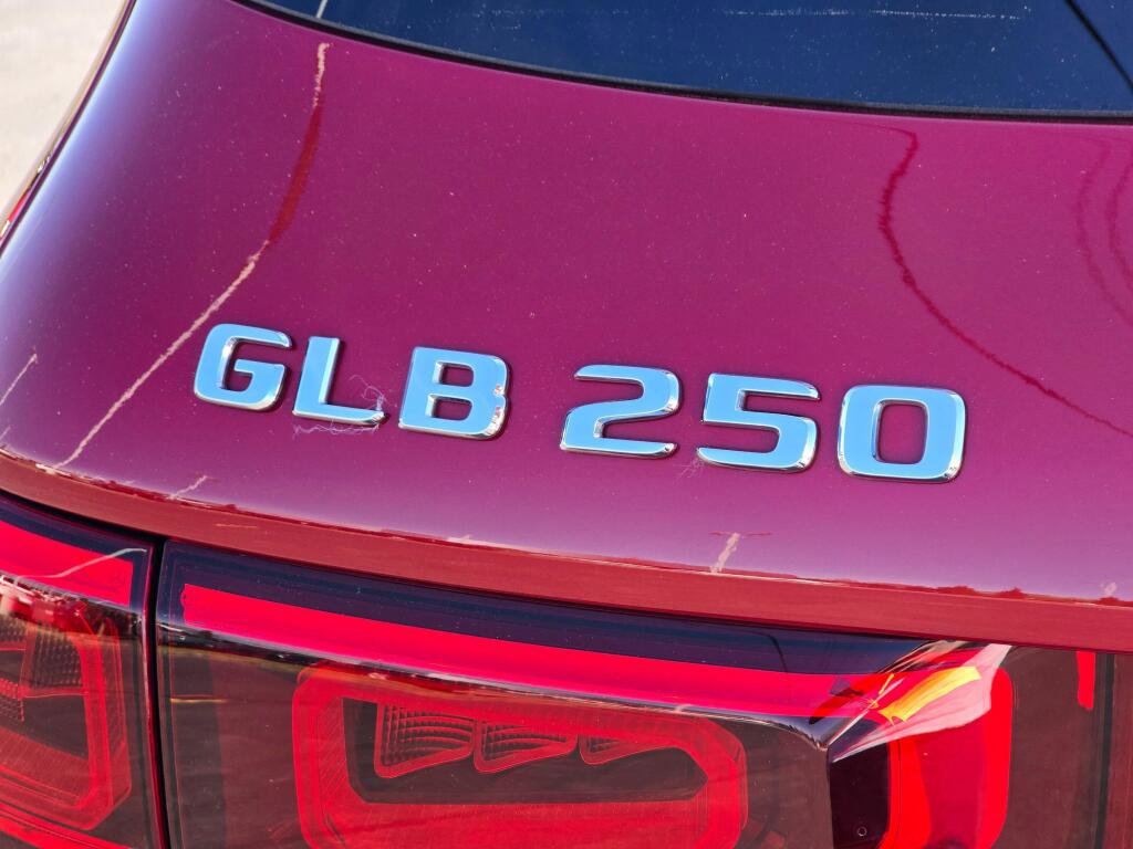 Used 2022 Mercedes-Benz GLB 250 4MATIC image 32