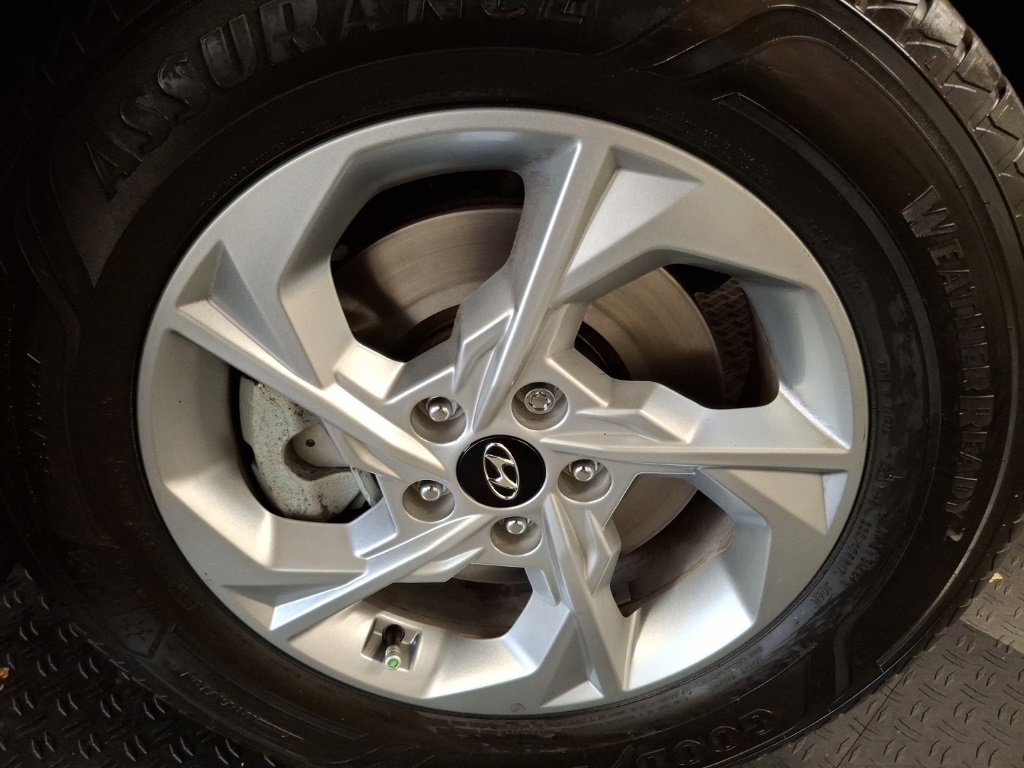 Used 2023 Hyundai Tucson SE image 3