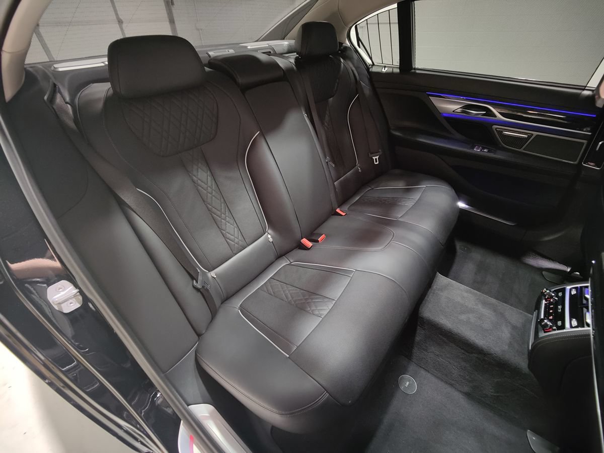 Used 2020 BMW 750i xDrive w/ Executive Package AWD/4WD image 21