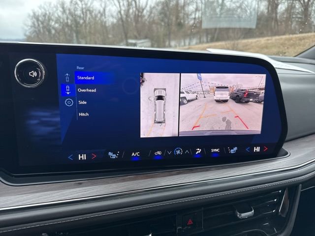 Used 2025 Chevrolet Suburban Z71 image 28