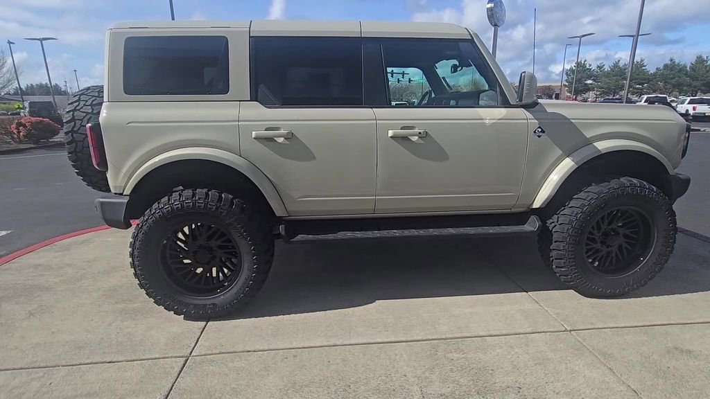 Used 2025 Ford Bronco Outer Banks image 4