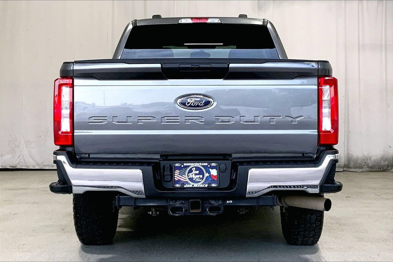Used 2025 Ford F250 XLT AWD/4WD image 3