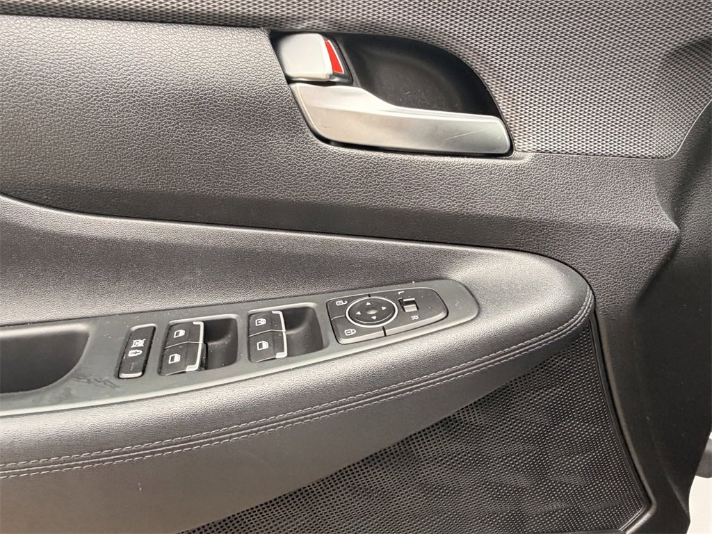 Used 2019 Hyundai Santa Fe SE image 11