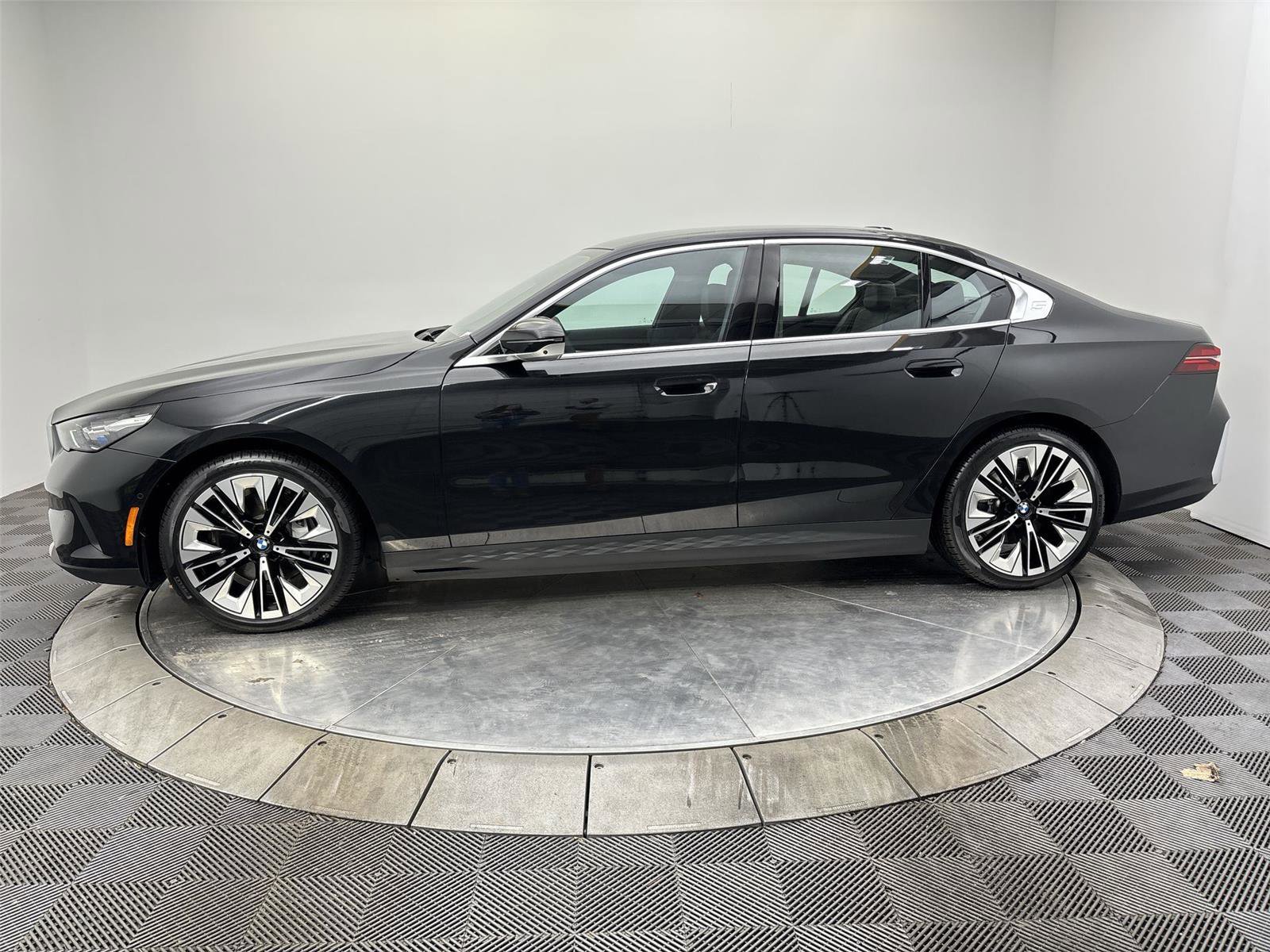 Used 2026 BMW i5 eDrive40 RWD image 16