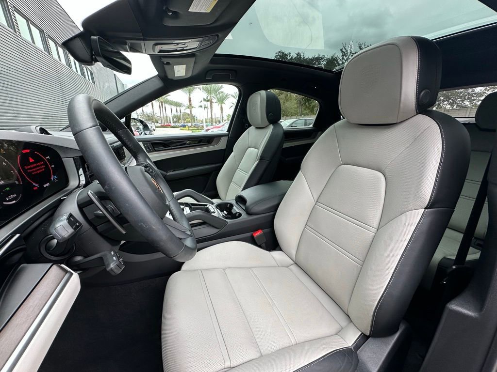 Certified 2025 Porsche Cayenne S image 5