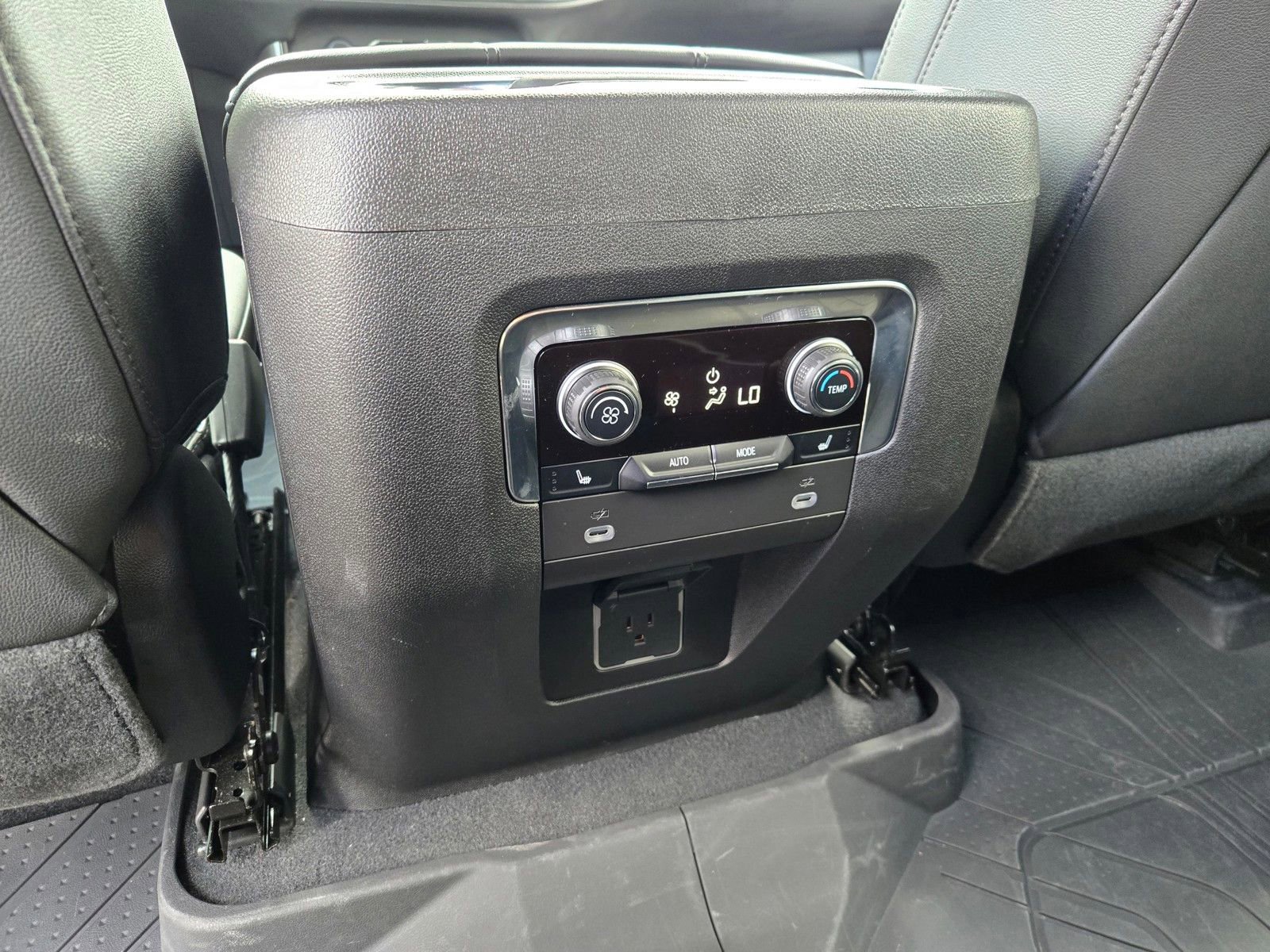 Used 2023 Chevrolet Tahoe Z71 w/ Z71 Off-Road Package image 12