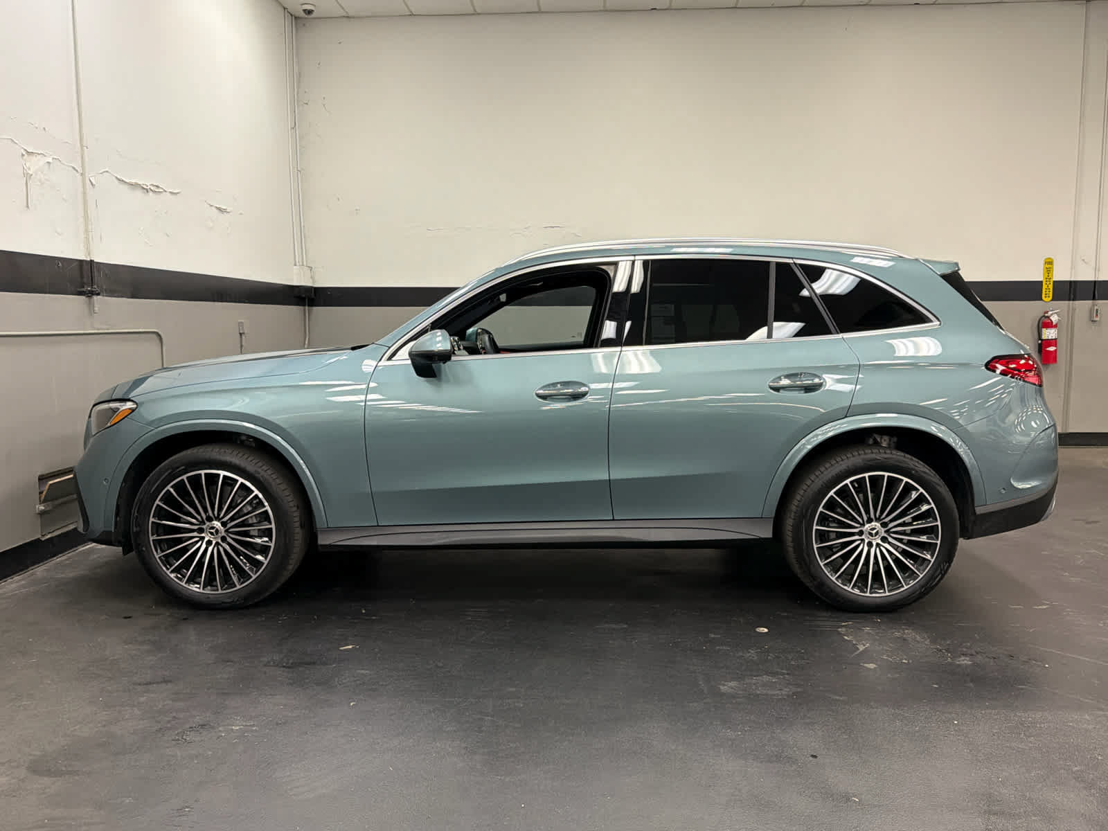 Used 2026 Mercedes-Benz GLC 300 image 8