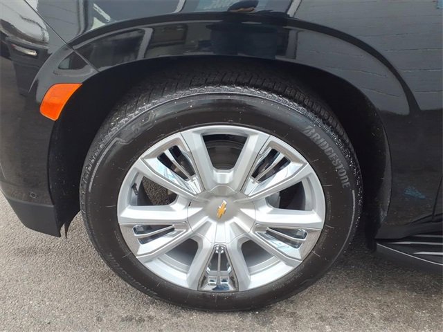 Used 2024 Chevrolet Suburban High Country w/ Advanced Technology Package image 8
