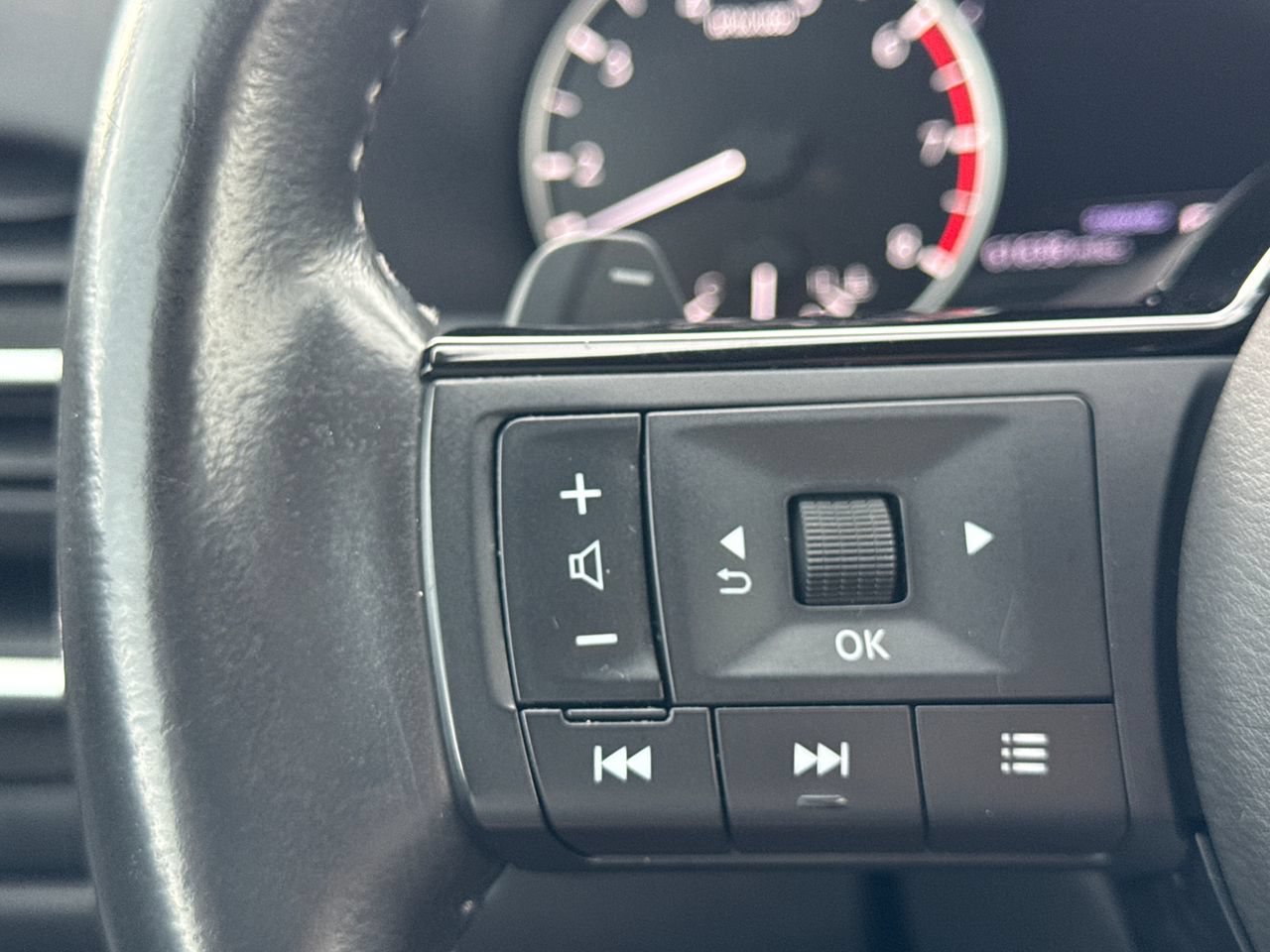Used 2021 Nissan Rogue S FWD image 25