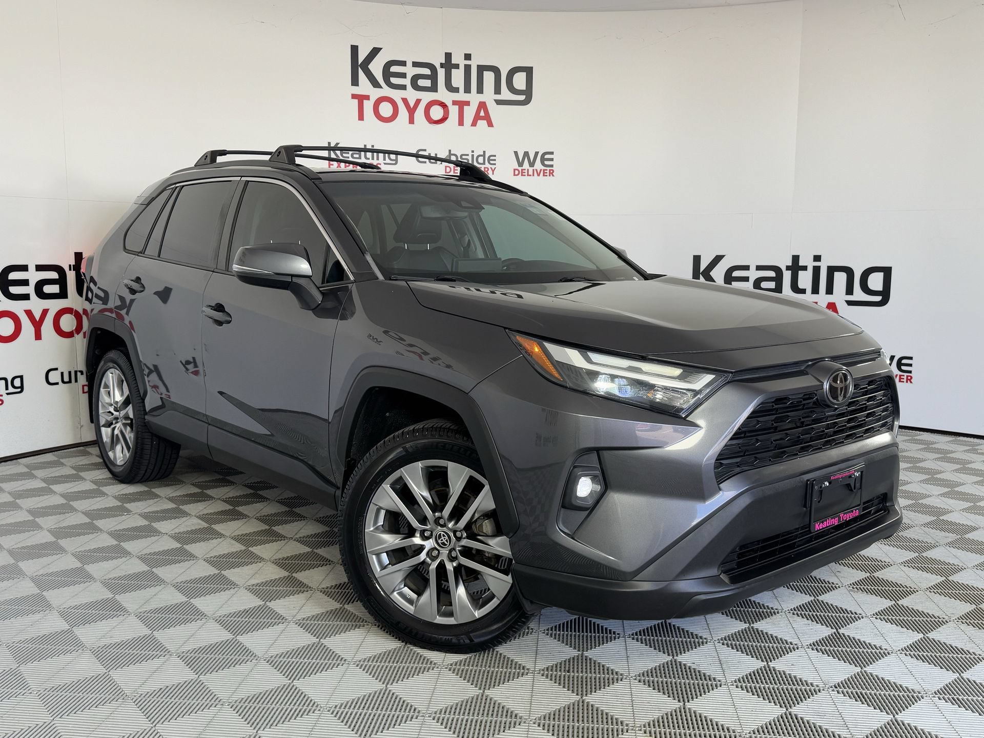 Used 2022 Toyota RAV4 XLE Premium FWD image 3