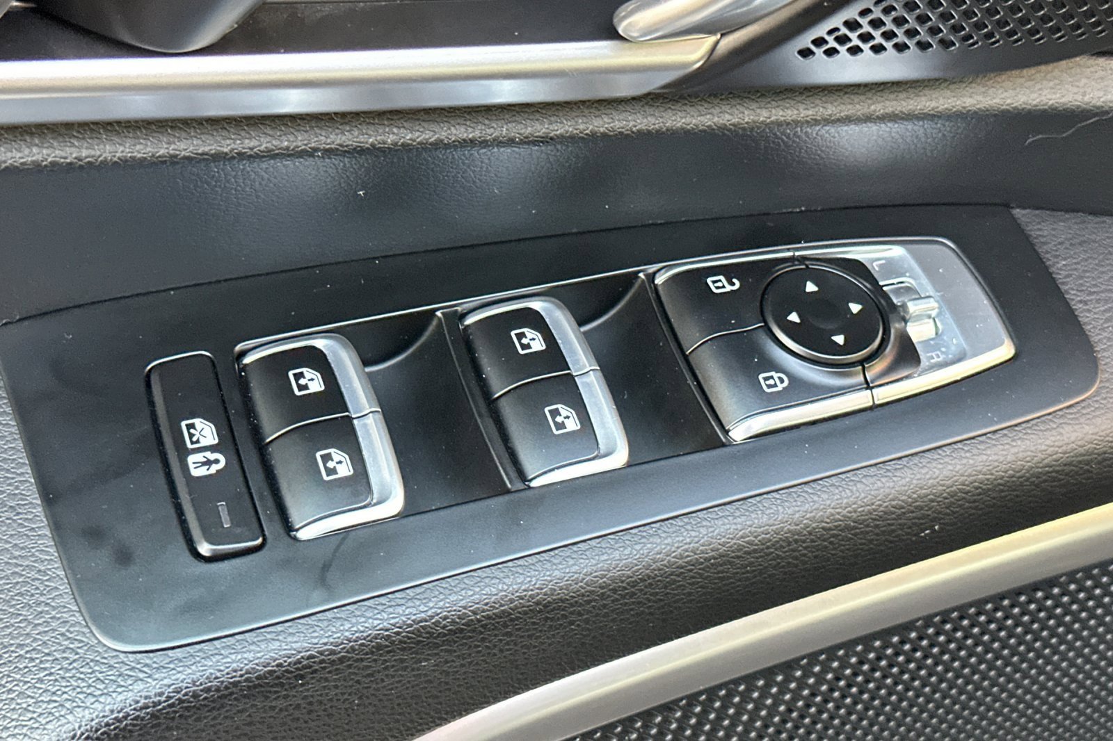 Used 2024 Kia Telluride LX image 14