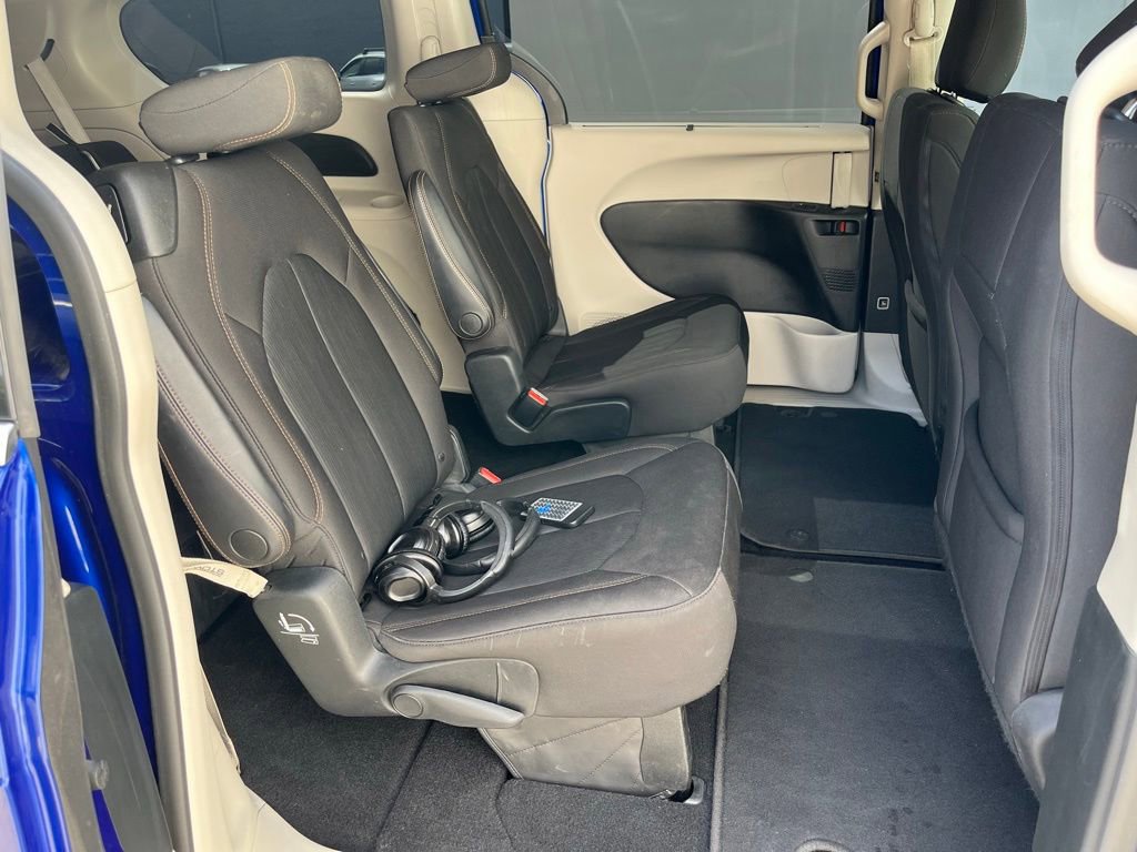 Used 2018 Chrysler Pacifica Touring Plus FWD image 24