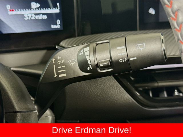Used 2025 Nissan Kicks SR AWD/4WD image 15