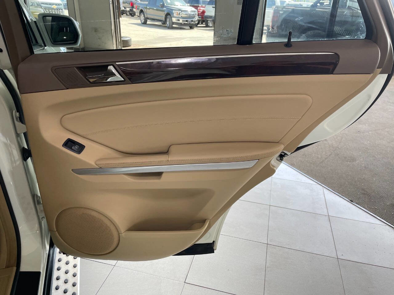 Used 2010 Mercedes-Benz ML 350 BlueTEC 4MATIC image 24