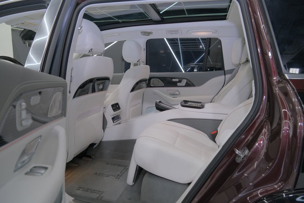 Used 2022 Mercedes-Benz Maybach GLS 600 4MATIC image 33