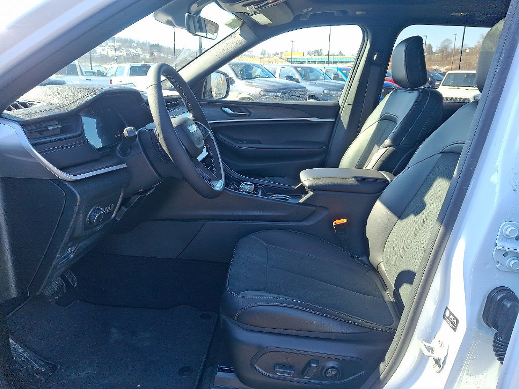 New 2026 Jeep Grand Cherokee Altitude AWD/4WD image 6