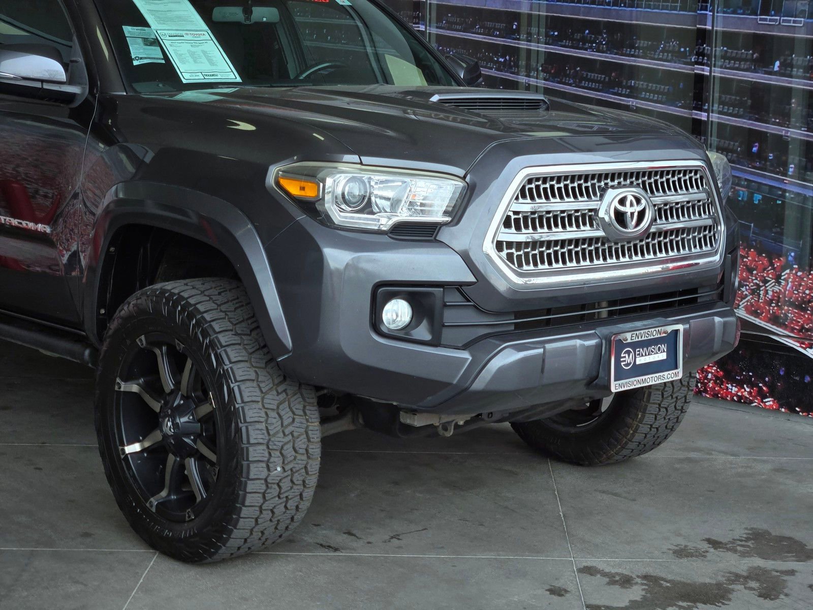 Used 2017 Toyota Tacoma TRD Sport image 2