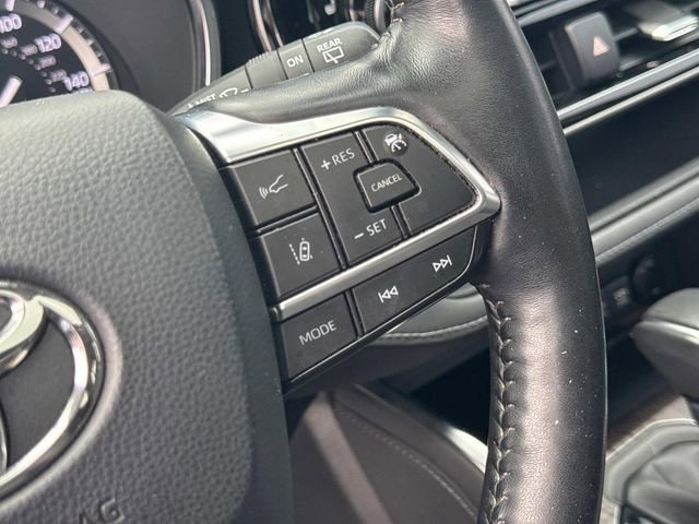 Used 2020 Toyota Highlander Limited image 26